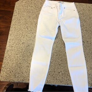 Vineyard vines white jeans